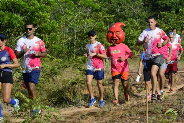 Governador David Almeida participa de corrida para incentivar doação de sangue