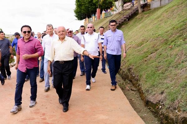 Governador vistoria obras e anuncia novo pacote de investimentos em infraestrutura em Itacoatiara