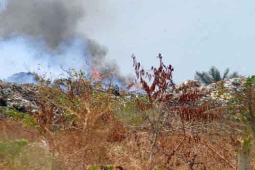 Incêndio de grande proporção volta acontecer na lixeira pública