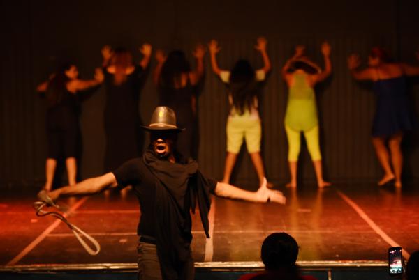 Internas do Centro de Detenção Provisória Feminino apresentam espetáculo Teatral