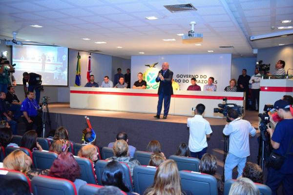 José Melo anuncia pacote de R$ 1,1 bilhão em infraestrutura para  Educação