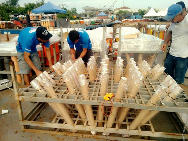 Parintinenses comandam show pirotécnico no Réveillon em Santos