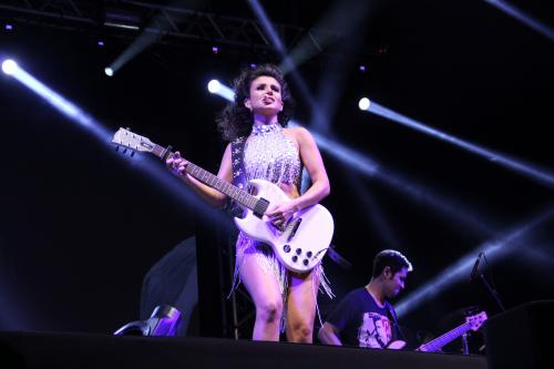 Parintins canta com Paula Fernandes   