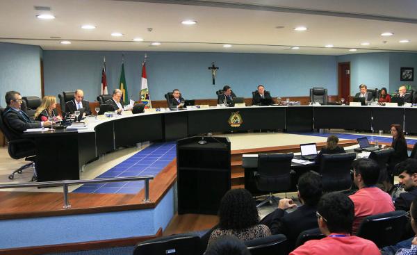 Pleno do TCE multa prefeito Rio Preto da Eva por mais de 50 irregularidades nas contas