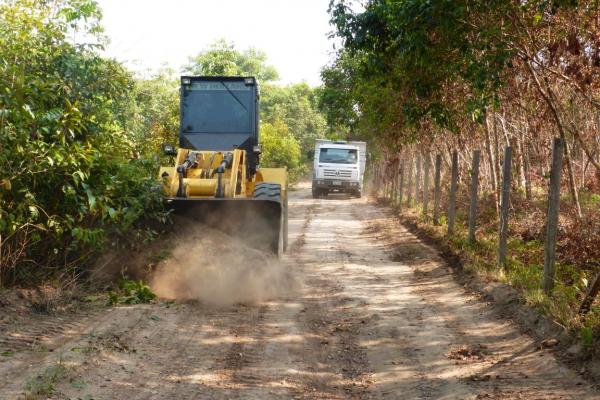 Prefeitura realiza terraplanagem e limpeza do Ramal dos Reis Prefeitura realiza terraplanagem e limpeza do Ramal dos Reis