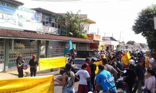 Professores paralisam aulas e cobram melhorias na educação