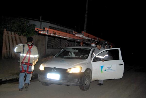 Rede elétrica da Amazonas Energia representa risco para famílias da rua 6 no Itauna II