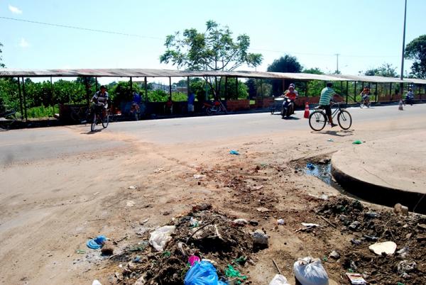 SAAE não autorizou rede de água na invasão da ponte Amazonino Mendes, diz Samarone Moura