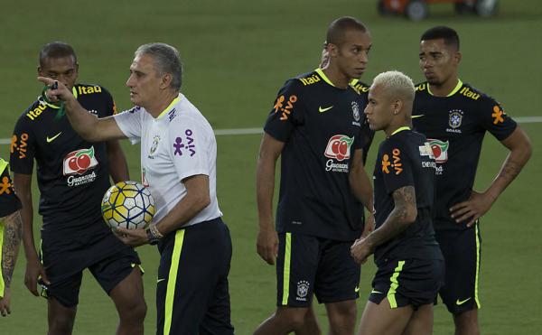 Seleção brasileira termina 2016 em 2º lugar no ranking da Fifa