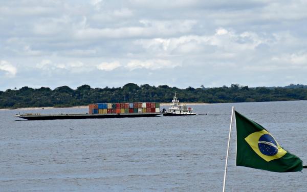 Sindarma alerta sobre riscos de colisões entre embarcações e troncos nos rios 