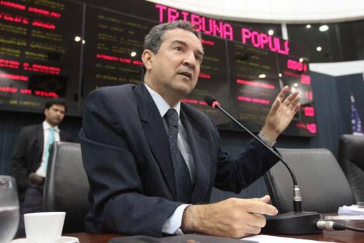 Sindicato dos Jornalistas ingressa com reclamatória para pagamento imediato dos salários atrasados no jornal A Crítica