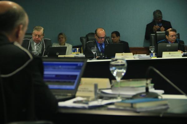 TCE-AM obriga ex-prefeitos de Boa Vista do Ramos a devolver R$ 19 milhões por irregularidades