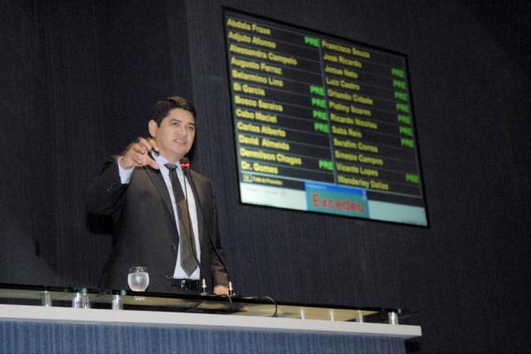 TCE-AM retira nome de Bi Garcia da lista dos inelegíveis