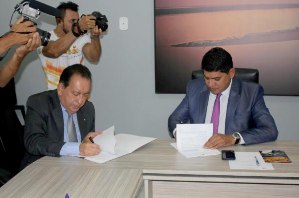TRE-AM e Prefeitura assinam Termo de Cooperação para agilizar biometria em Parintins