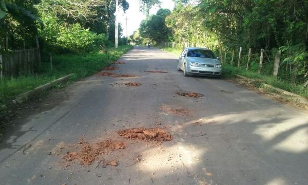Turistas reclamam das péssimas condições da estrada do Aninga