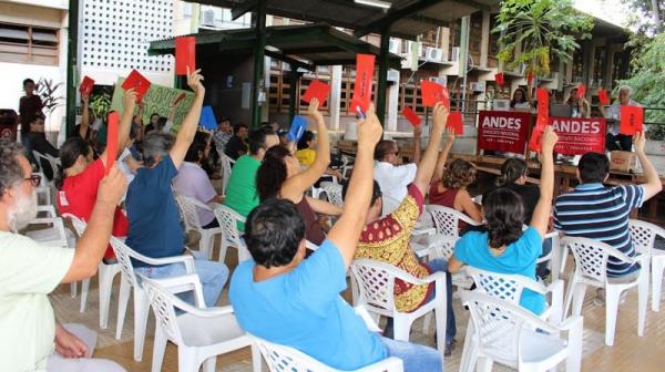 Universidade Federal do Amazonas pressiona bancada federal  contra PEC 55