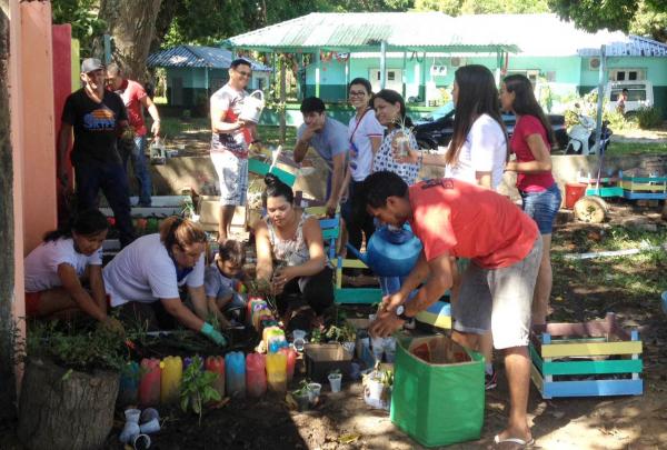 Usuários do CAPS recebem tratamento ocupacional com horta terapêutica 