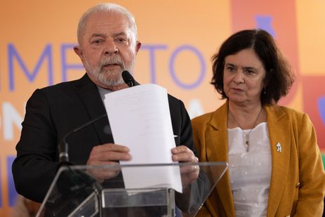 Presidente Lula e a ministra da Sa&uacute;de, N&iacute;sia Trindade, lan&ccedil;am Movimento Nacional pela Vacina&ccedil;&atilde;o, no Guar&aacute;, em Bras&iacute;lia. F&aacute;bio Rodrigues-Pozzebom/ Ag&ecirc;ncia Brasil