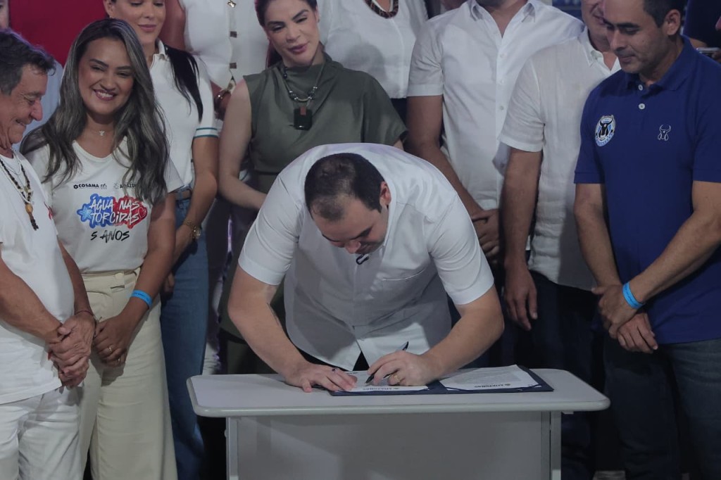 Cosama_Termo de Parceria_Àgua nas Torcidas_Parintins_Fotos Mauro Neto Secom 2.jpeg