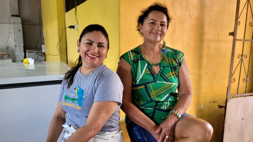 UGPE_ATUALIZAÇÃO CADASTRO DE FEIRANTES E PERMISSIONÁRIOS DO PROSAI PARINTINS(ROSITA ALBUQUERQUE, AÇOUGUEIRA E MARICELMA LIMA, COMERCIANTE)_FOTO_JOÃO CARLOS MORAES_UGPE.jpeg